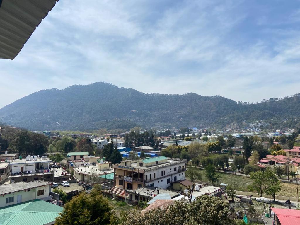 Siddhi Vinayak Hotel And Banquet Bhimtal Ngoại thất bức ảnh