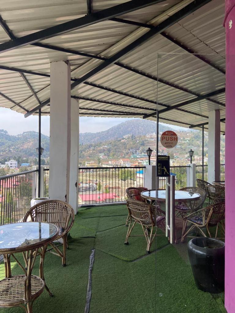 Siddhi Vinayak Hotel And Banquet Bhimtal Ngoại thất bức ảnh