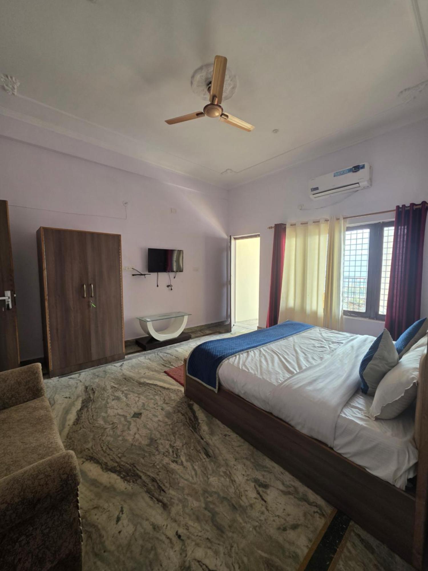 Siddhi Vinayak Hotel And Banquet Bhimtal Ngoại thất bức ảnh