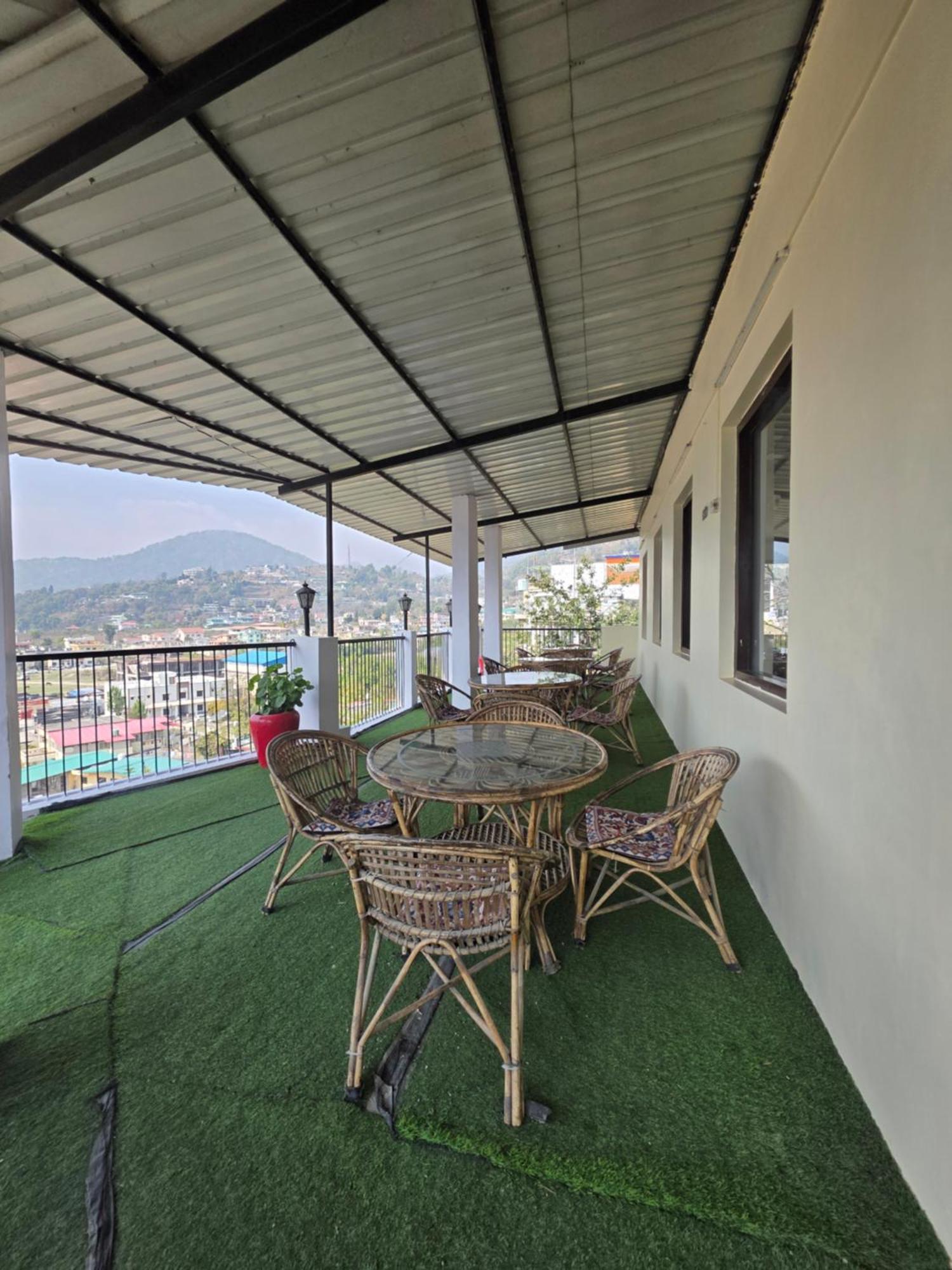 Siddhi Vinayak Hotel And Banquet Bhimtal Ngoại thất bức ảnh