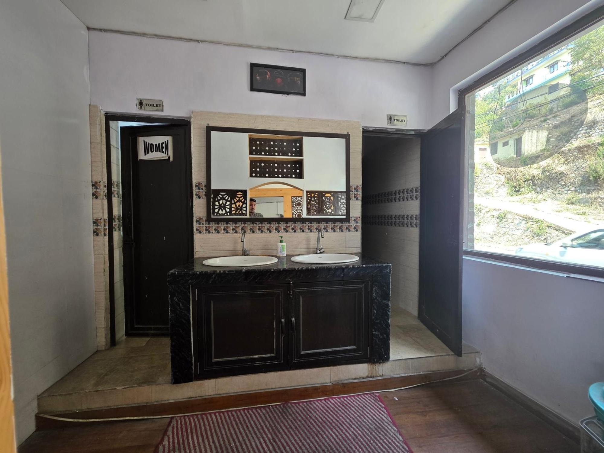 Siddhi Vinayak Hotel And Banquet Bhimtal Ngoại thất bức ảnh